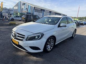 Damaged car Mercedes A-klasse 180 CDI 80KW Navi Clima Led Xenon Ambition NAP 2014/3