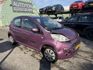uszkodzony samochody osobowe Peugeot 107 1.0 Active Airco Led 5-Deurs NAP 2013/10