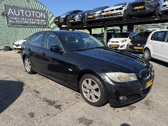uszkodzony samochody osobowe BMW 3-serie 318i 105KW Autom. Clima Executive Sedan 2009/3
