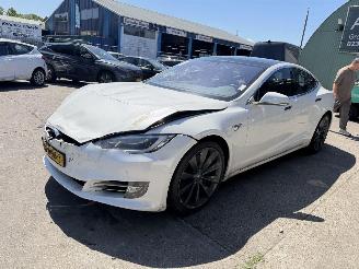 Damaged car Tesla Model S 75D 245KW Pano Clima Navi Led 2017/12