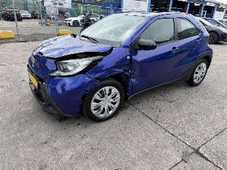Toyota Aygo X 1.0 VVT-I MT Play Camera Airco Carplay 5-Deurs NAP picture 4