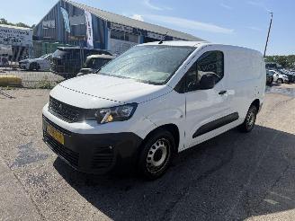 skadebil bedrijf Peugeot Partner 1.5 Bluehdi 73KW Airco Navi Schuifdeur Premium Long NAP 2022/3