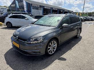 uszkodzony samochody osobowe Volkswagen Golf 1.6 TDI 85KW Autom. Navi Clima Led Comfortline NAP 2017/10