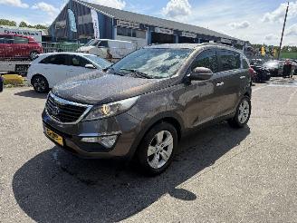 Voiture accidenté Kia Sportage 1.6 GDI 99KW Clima Navi Led Plus Pack NAP 2013/1