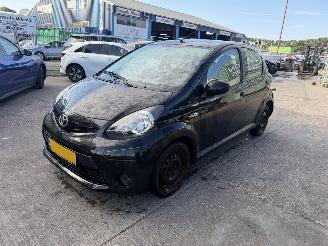 Unfallwagen Toyota Aygo 1.0 VVT-I 50KW Airco 5-Deurs Now NAP 2013/9