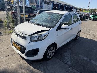 skadebil auto Kia Picanto 1.0 CVVT 51KW Airco Led BusinessLine 5-Drs NAP 2015/2