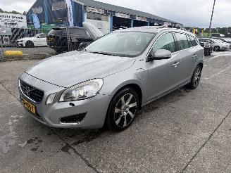 Schadeauto Volvo V-60 2.4 D6 AWD 158KW PHEV Autom. Schuifdak Clima Navi 2013/3