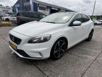 Volvo V-40 1.6 T3 110KW R-Design Pano Clima Navi Xenon NAP picture 2