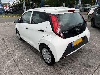 Toyota Aygo 1.0 VVT-I 53KW Airco Led X-Fun 5-Drs NAP picture 3