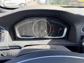 Volvo V-60 2.4 D6 PHEV 158KW AWD R-Design Clima Navi Schuifdak picture 17