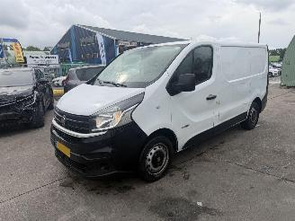 krockskadad bil bedrijf Fiat Talento 1.6 MJ 70KW Airco Schuifdeur Actual NAP 2017/6