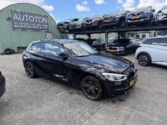 Schadeauto BMW 1-serie 118i Autom. 100KW Clima Navi Led Executive 2018/2