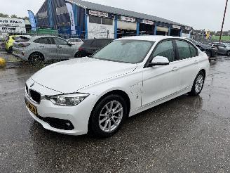 damaged passenger cars BMW 3-serie 330e 135KW Hybrid Clima Navi Leer Led 2018/3