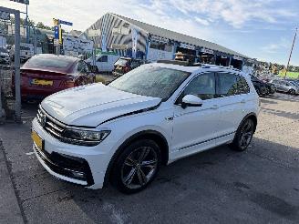 Unfallwagen Volkswagen Tiguan 1.4 TSI 110KW DSG Pano Navi Clima Led NAP 2017/12