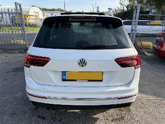 Volkswagen Tiguan 1.4 TSI 110KW DSG Pano Navi Clima Led NAP picture 4