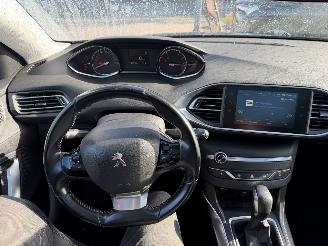 Peugeot 308 1.2 96KW Autom. Pano Clima Navi Blue Lease Premium 5-Drs NAP picture 9