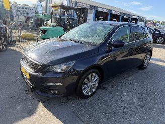 Peugeot 308 1.2 96KW Autom. Pano Clima Navi Blue Lease Premium 5-Drs NAP picture 5