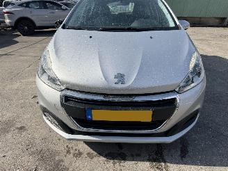 Peugeot 208 1.2 60KW Active Navi Airco 5-Drs picture 2