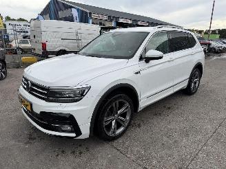 krockskadad bil auto Volkswagen Tiguan 1.5 TSI 110KW DSG R-Line Clima Navi Led 7-Pers NAP 2019/4