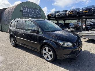 Schadeauto Volkswagen Touran 1.4 TSI 103KW Highline Clima Navi Led Xenon NAP 2011/7