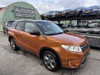 damaged passenger cars Suzuki Vitara 1.6 88KW Automaat Exclusive Clima Navi NAP 2016/1