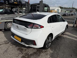 Unfallwagen Hyundai Ioniq 1.6 GDI Hybrid Comfort Plus Clima Navi 2021/7