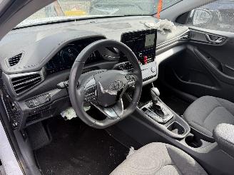 Hyundai Ioniq 1.6 GDI Hybrid Comfort Plus Clima Navi picture 6