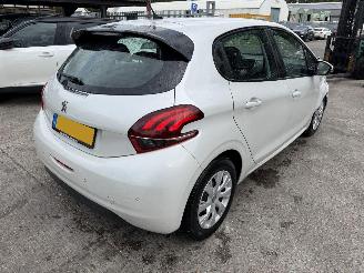 Peugeot 208 1.2 60KW Blue Lion Navi Airco Led 5-Drs picture 4