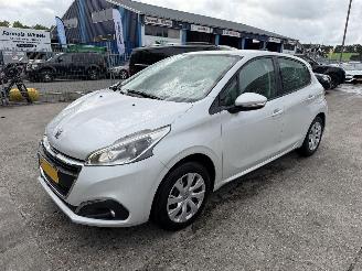 Auto incidentate Peugeot 208 1.2 60KW Blue Lion Navi Airco Led 5-Drs 2018/1