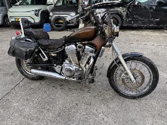 krockskadad bil motor Suzuki Intruder C 1400 CS Chopper 45KW 1998/1