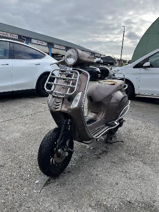 Vespa  primavera 4T picture 2
