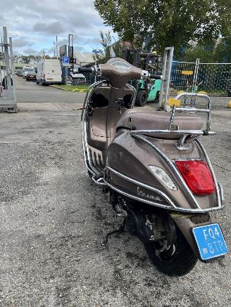 Vespa  primavera 4T picture 3
