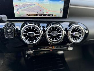 Mercedes Cla-klasse 180 100KW Autom. Clima Navi Sfeerverlichting AMG-pakket Led picture 10