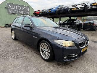 Damaged car BMW 5-serie 520i Autom. 135KW Pano Clima Navi Hud Luxury Edition NAP 2017/1