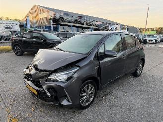 skadebil auto Toyota Yaris 1.5 Hybrid 55KW Autom. Executive Clima Navi Camera 2018/1