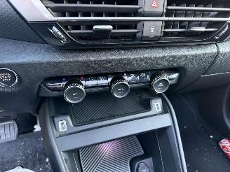 Citroën C4 1.2 Autom. 96KW Pano Clima Navi Led Shine picture 12