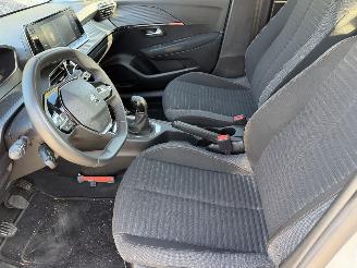 Peugeot 208 1.2 55KW Clima Led Active 5-Drs NAP picture 6