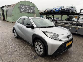 uszkodzony samochody osobowe Toyota Aygo X 1.0 VVT-I 53KW MT-Play Airco NAP 2023/5