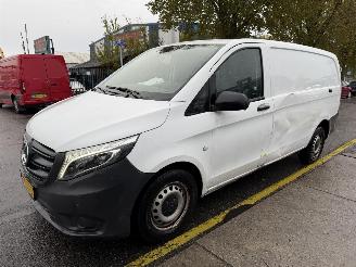 krockskadad bil bedrijf Mercedes Vito 110 CDI 75KW Airco Navi Camera Led Functional Lang 2021/12
