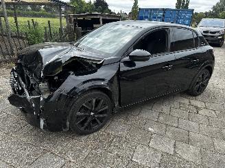 krockskadad bil auto Peugeot 208 1.2  GT 2023/4