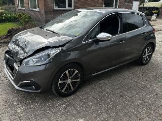 krockskadad bil auto Peugeot 208 1.2 thp allure 2019/1