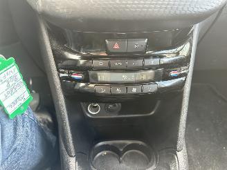 Peugeot 208 1.2 tech edition picture 17