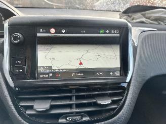 Peugeot 208 1.2 tech edition picture 15