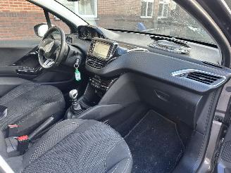 Peugeot 208 1.2 tech edition picture 23