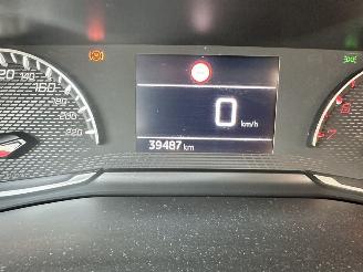 Peugeot 208 Allure picture 24