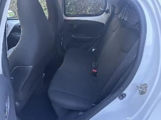 Peugeot 108 Allure picture 18