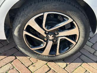 Peugeot 108 Allure picture 33
