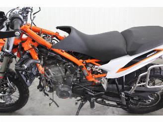KTM  890 Adventure R picture 13