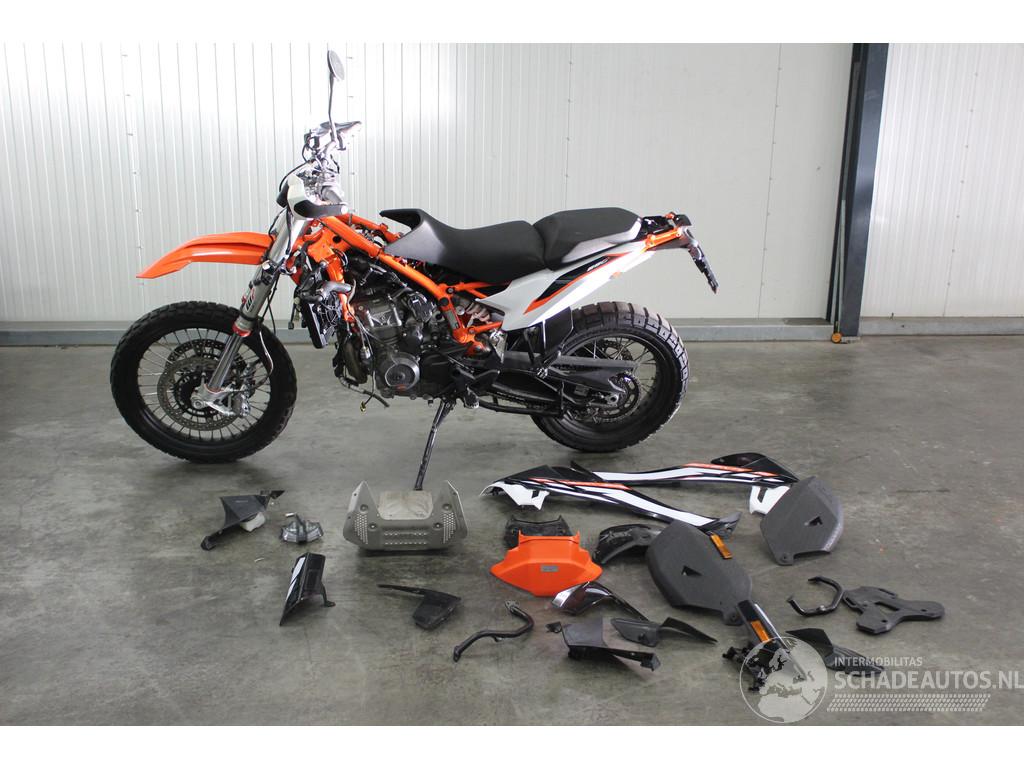 KTM  890 Adventure R