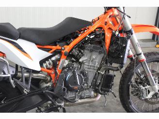 KTM  890 Adventure R picture 16